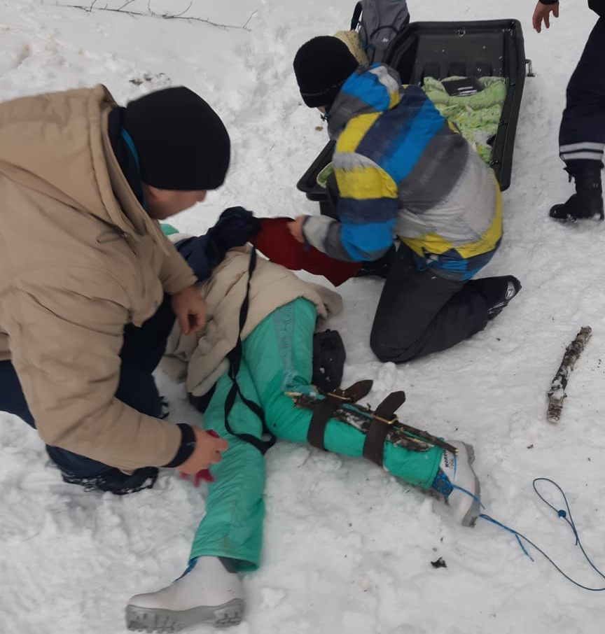 В Татарстане спасатели помогли лыжнице, сломавшей ногу во время прогулки